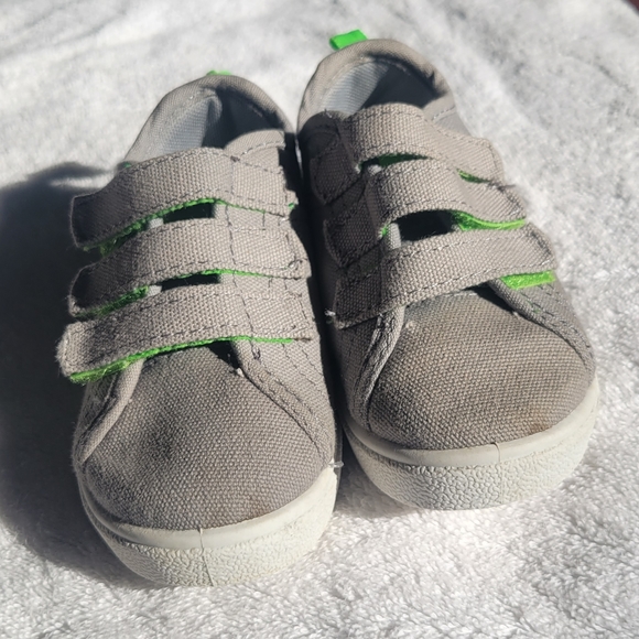 And1 Other - AND1 Boy's tan canvas shoes 3 velcro straps lime green accents, like new, size 7